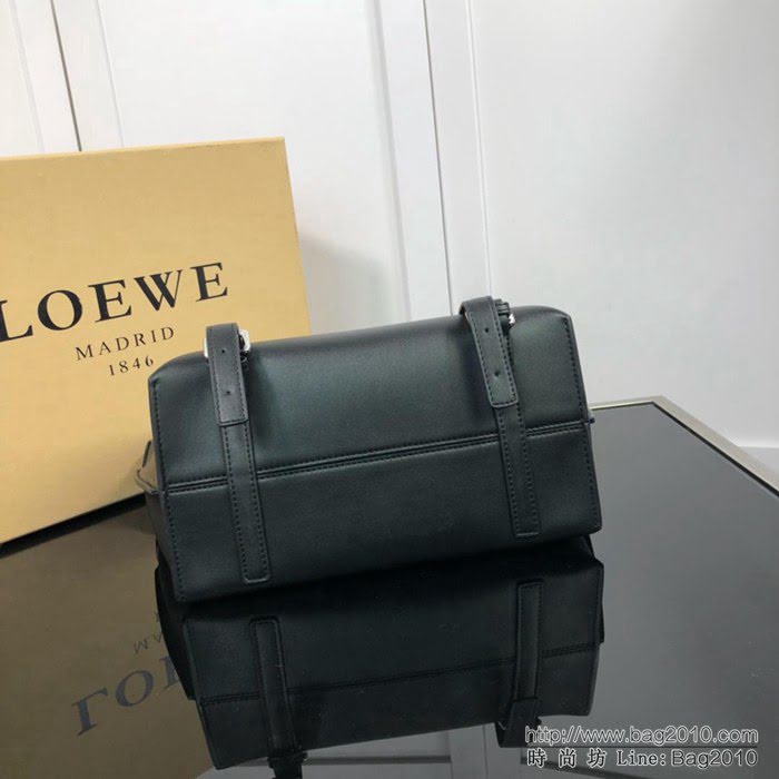 LOEWE羅意威 專櫃同步 Military Messenger 經典百搭信使包 男女同款 0168  jdl1142